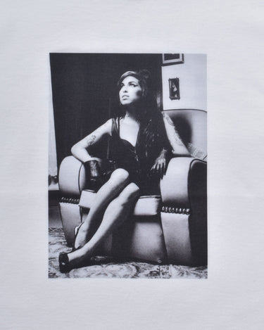Amy Winehouse "Sitting On A Chair" Photo S/S Tee