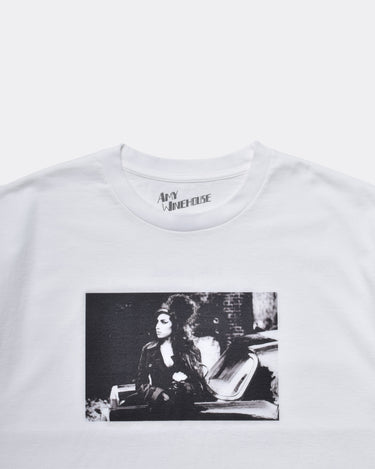 Amy Winehouse "Lean On A Car" Photo S/S Tee