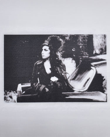 Amy Winehouse "Lean On A Car" Photo S/S Tee